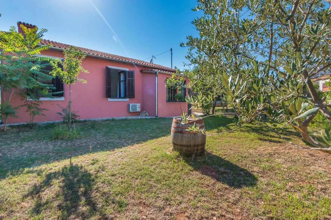 Apartmani Elio Pula 0*,