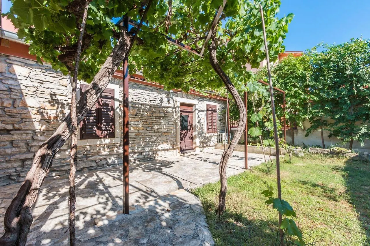 Apartmani Elio Pula 0*,  Croatia
